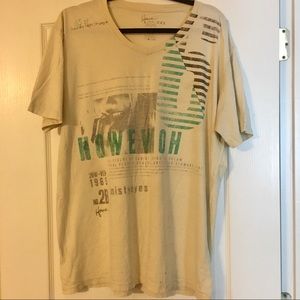 Howe men’s v-neck tee